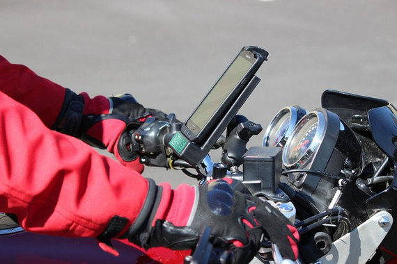 Zestaw montażowy z uchwytem do smartfonów na motor RAM Mount ze stacją dokującą GDS®